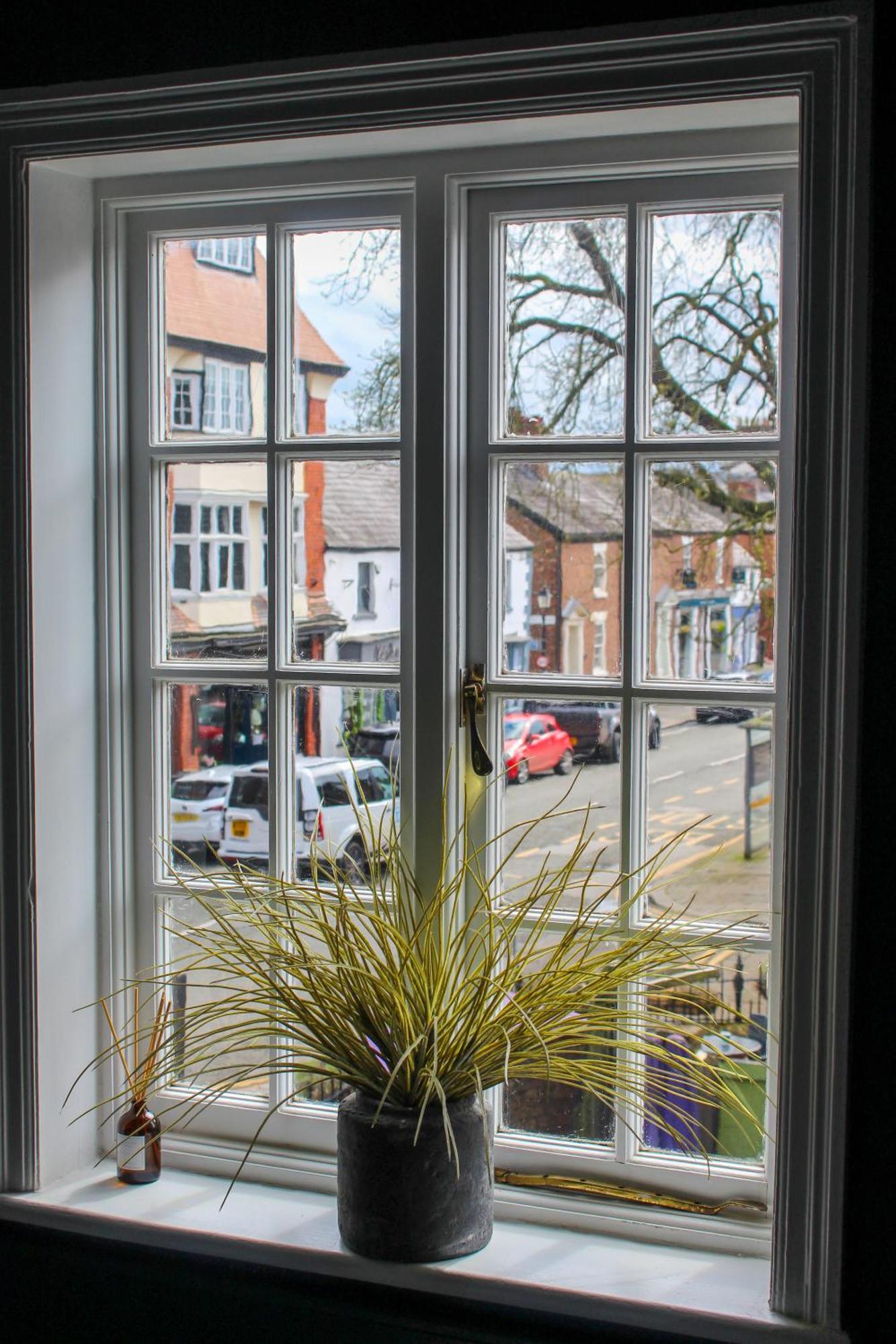 Stay On The High Street Tarporley Buitenkant foto